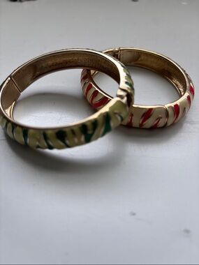 Bracelet bundle/2 snap bracelets